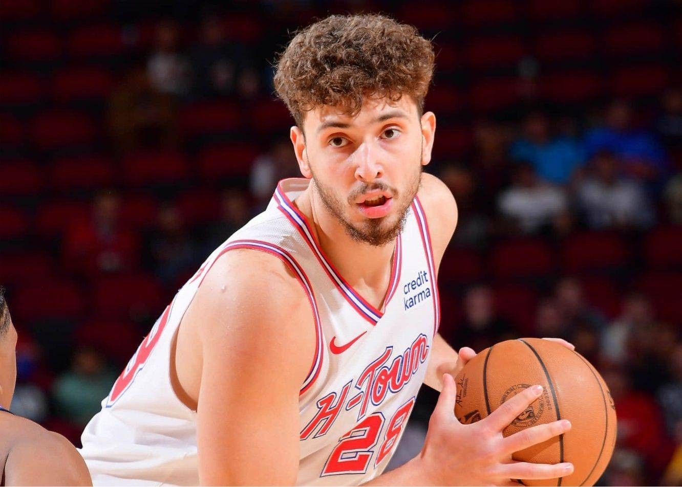 竞技状态不佳！申京18中5拿到17分7助，扳平球惨遭大帽